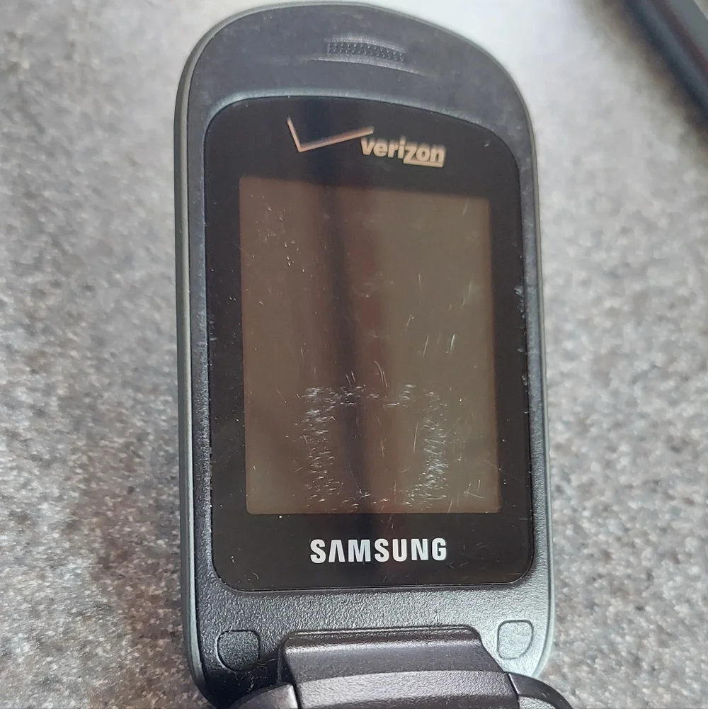 Vintage Verizon Samsung Flip Top Phone Very Good Condition!